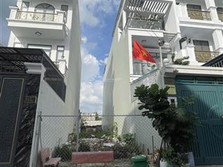 Siêu hiếm, lô đất duy nhất ngay phạm văn đồng dt( 111m2 ) full thổ cư, đường xe hơi giá đầu 7.x tỷ