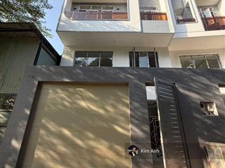 Nhà 5 tầng xây mới sát qlo13, đường bàn cờ 10m thông tứ tung sổ hoàn công mới keng, xem nhà 24/7.