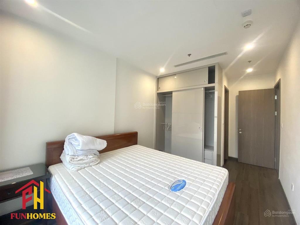 Bán gấp căn 2pn  2vs, full đồ, view công viên tại vinhomes symphony