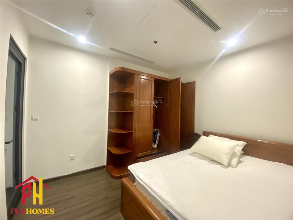 Bán gấp căn 2pn  2vs, full đồ, view công viên tại vinhomes symphony