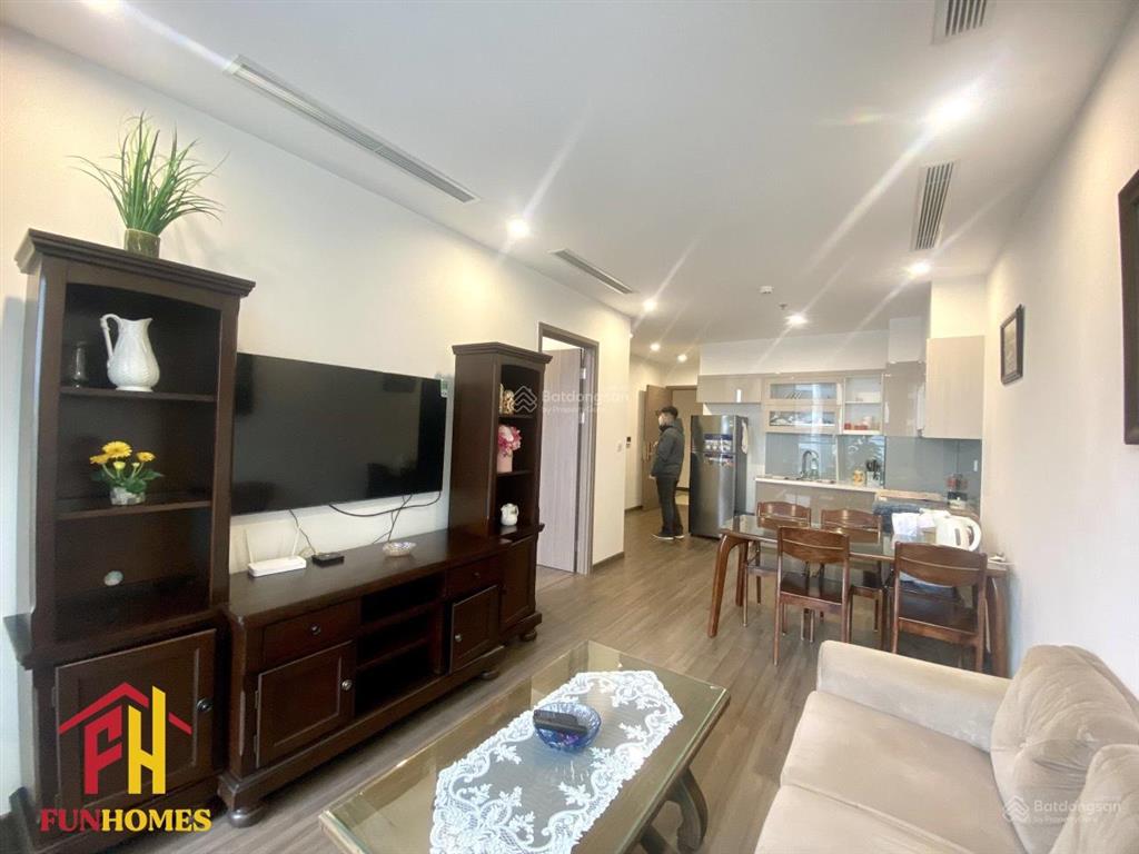 Bán gấp căn 2pn  2vs, full đồ, view công viên tại vinhomes symphony