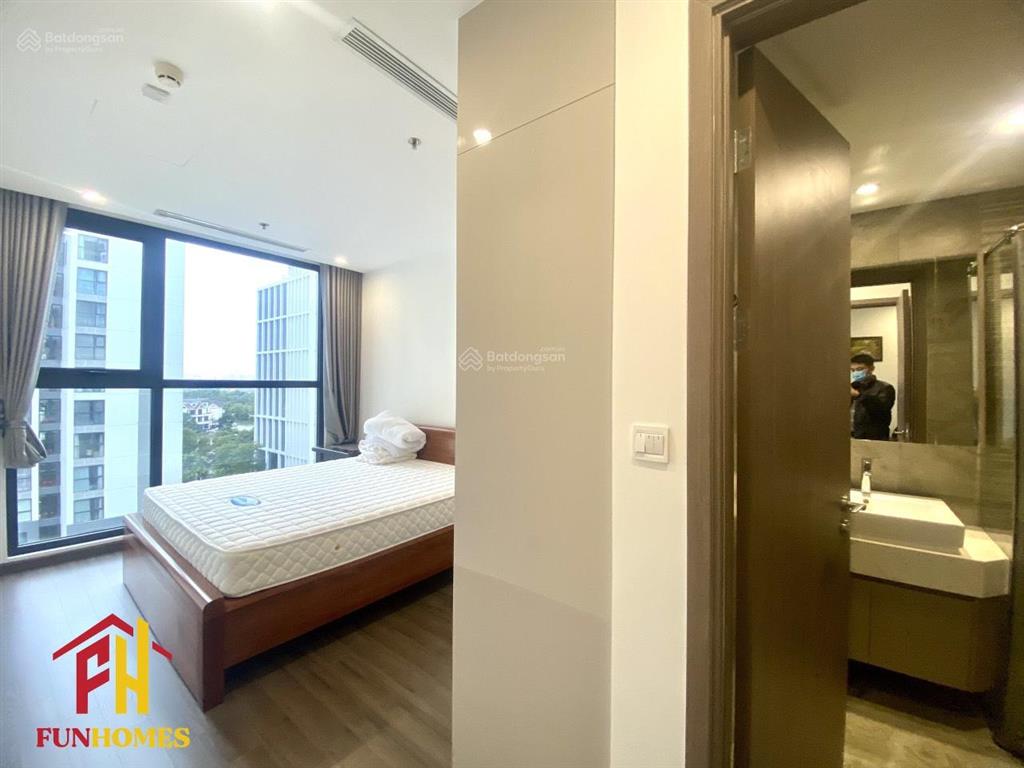 Bán gấp căn 2pn  2vs, full đồ, view công viên tại vinhomes symphony