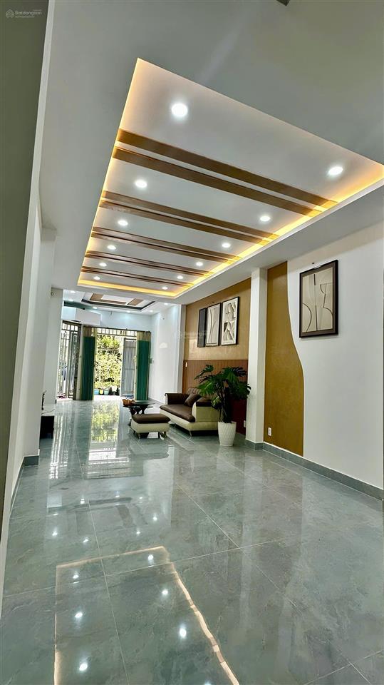 Đường xe hơi 5m  nhà đúc 4 tầng (4pn)  dt 4x18 (72m2)  cạnh lũy bán bích  chỉ 7.2 ty