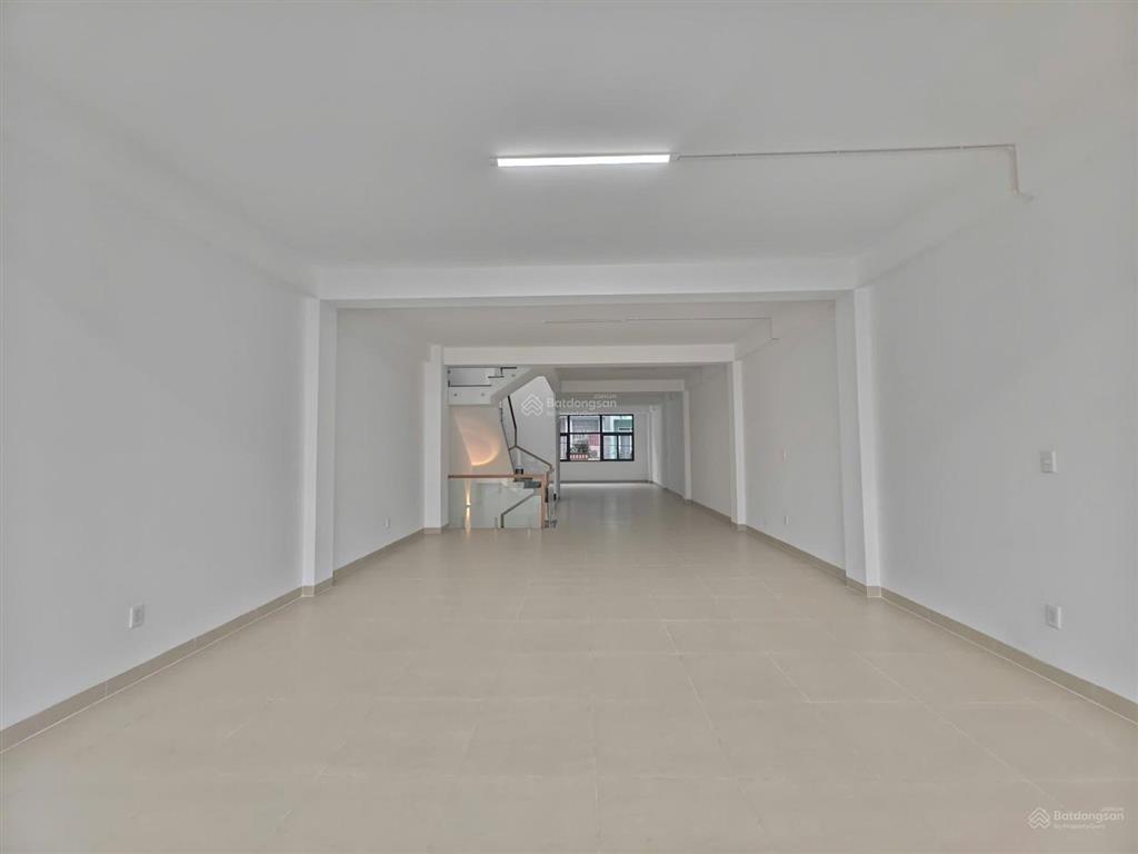 Cho thuê nhà mặt tiền 34 cộng hòa, tân bình  6,5x30m  3 tầng suốt nhà mới đẹp  giá 75 triệu