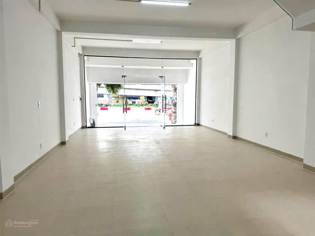 Cho thuê nhà mặt tiền 34 cộng hòa, tân bình  6,5x30m  3 tầng suốt nhà mới đẹp  giá 75 triệu