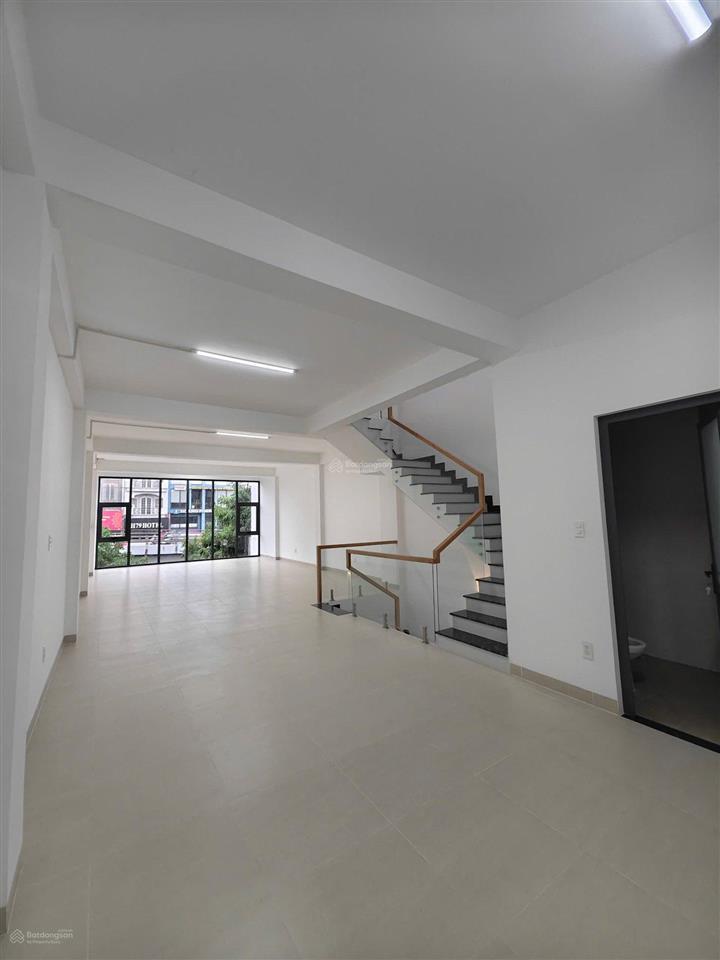 Cho thuê nhà mặt tiền 34 cộng hòa, tân bình  6,5x30m  3 tầng suốt nhà mới đẹp  giá 75 triệu
