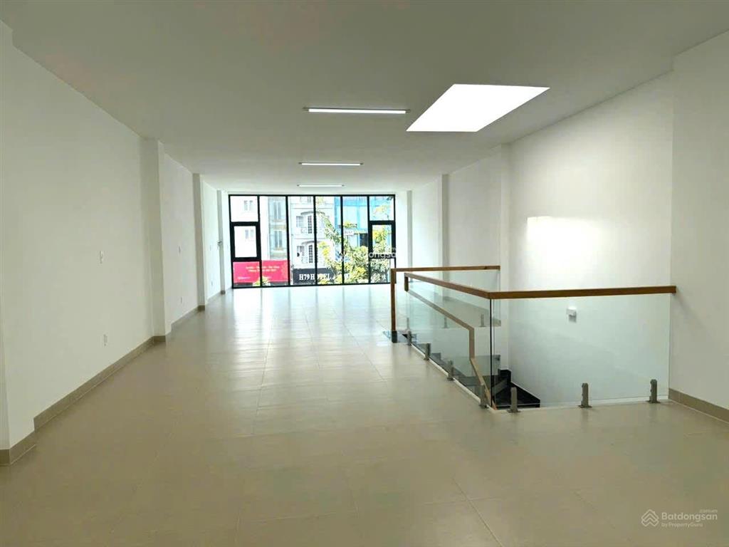 Cho thuê nhà mặt tiền 34 cộng hòa, tân bình  6,5x30m  3 tầng suốt nhà mới đẹp  giá 75 triệu