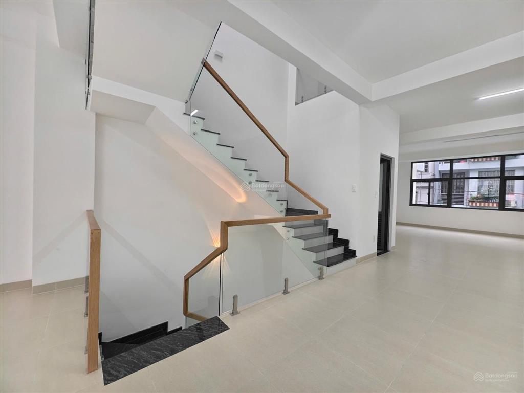 Cho thuê nhà mặt tiền 34 cộng hòa, tân bình  6,5x30m  3 tầng suốt nhà mới đẹp  giá 75 triệu