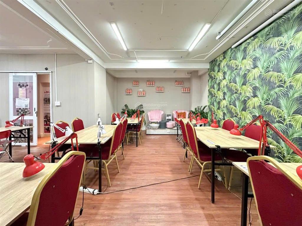 Cho thuê nhà mặt tiền 163 hoa lan, phú nhuận  8x18m  hầm 4 tầng  80 triệu.  0705 214 ***