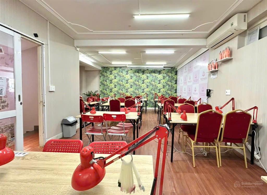 Cho thuê nhà mặt tiền 163 hoa lan, phú nhuận  8x18m  hầm 4 tầng  80 triệu.  0705 214 ***