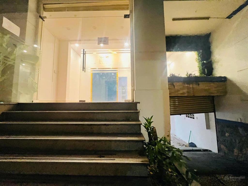 Cho thuê nhà mặt tiền 163 hoa lan, phú nhuận  8x18m  hầm 4 tầng  80 triệu.  0705 214 ***