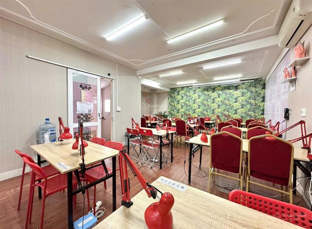 Cho thuê nhà mặt tiền 163 hoa lan, phú nhuận  8x18m  hầm 4 tầng  80 triệu.  0705 214 ***