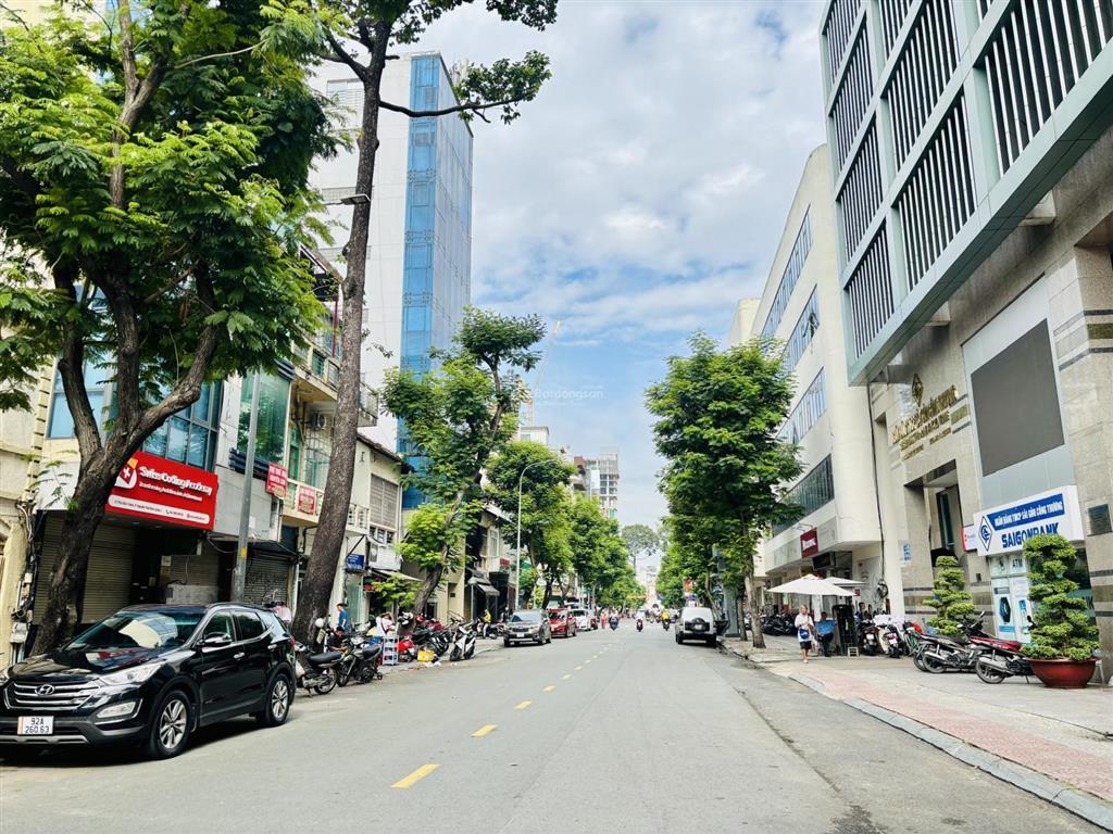 Cho thuê nhà mặt tiền 7 phó đức chính, q.1  6 tầng thang máy  giá thuê 75 triệu.  0705 214 ***