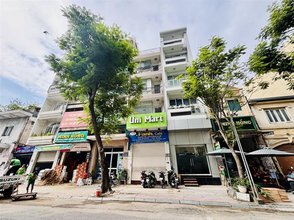 Cho thuê nhà mặt tiền 7 phó đức chính, q.1  6 tầng thang máy  giá thuê 75 triệu.  0705 214 ***