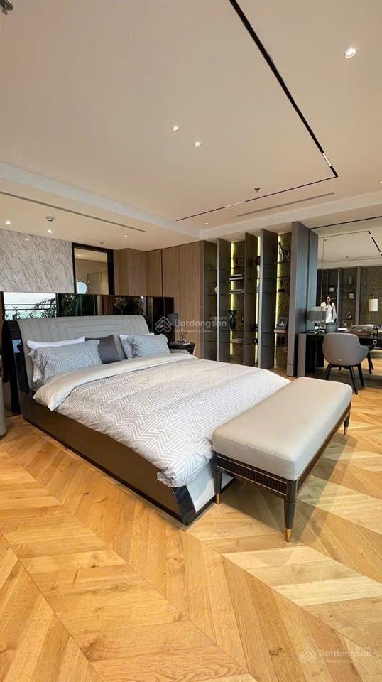 Bán căn 2pn/82m2 view sông hồng  cầu nhật tân/ full đồ/ có sổ/ giá 8.4 tỷ bp/  0986 558 ***