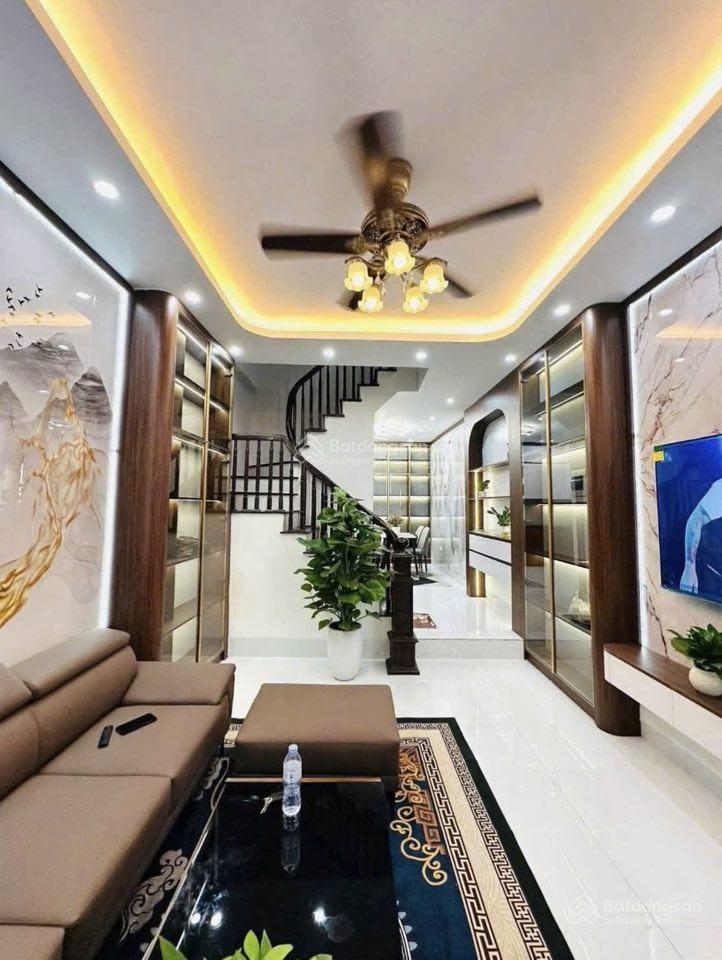 Bán nhà cầu diễn nhà 4 tầng dân xây 37m đường ô tô chạy qua  giá 6 tỷ 6