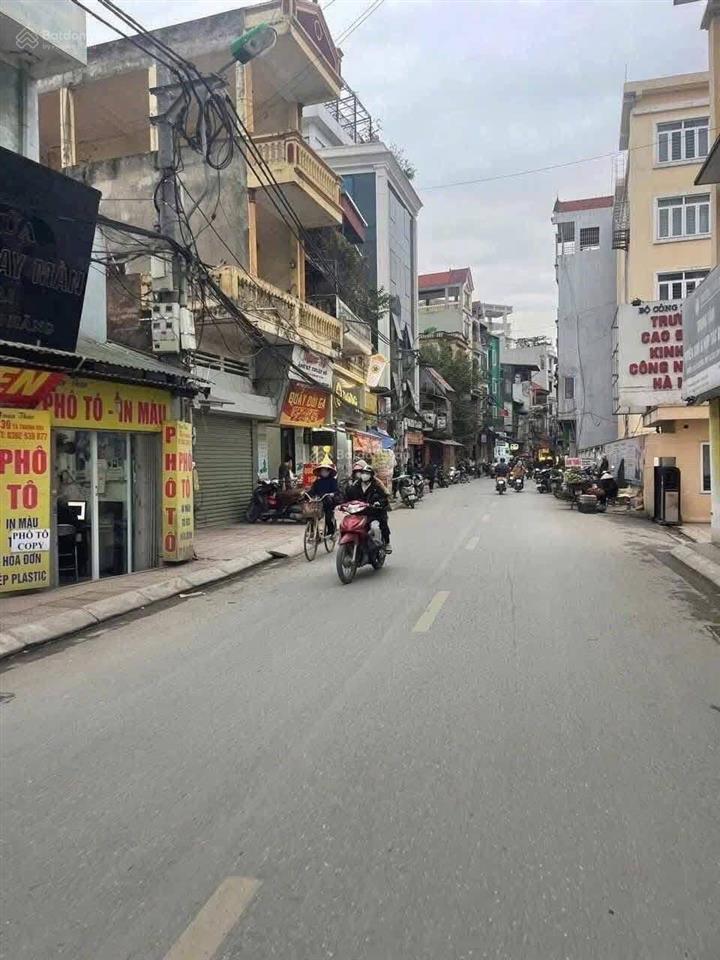 Bán nhà phố giải phóng. sát mặt phố ô tô. dt33m/5 tầng. nhà mới đẹp. dân trí cao. giá 6,3 tỷ