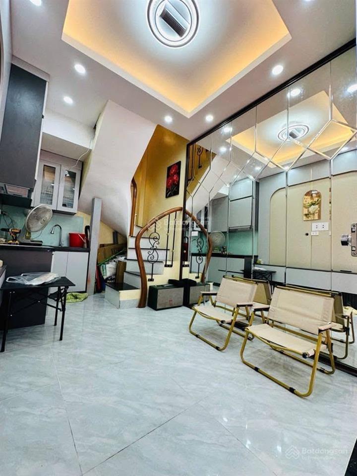 Bán nhà phố giải phóng. sát mặt phố ô tô. dt33m/5 tầng. nhà mới đẹp. dân trí cao. giá 6,3 tỷ