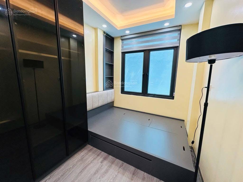 Bán nhà phố giải phóng. sát mặt phố ô tô. dt33m/5 tầng. nhà mới đẹp. dân trí cao. giá 6,3 tỷ