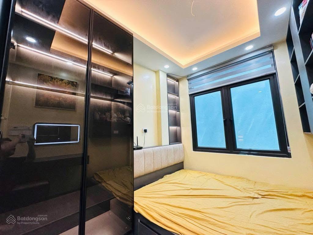 Bán nhà phố giải phóng. sát mặt phố ô tô. dt33m/5 tầng. nhà mới đẹp. dân trí cao. giá 6,3 tỷ