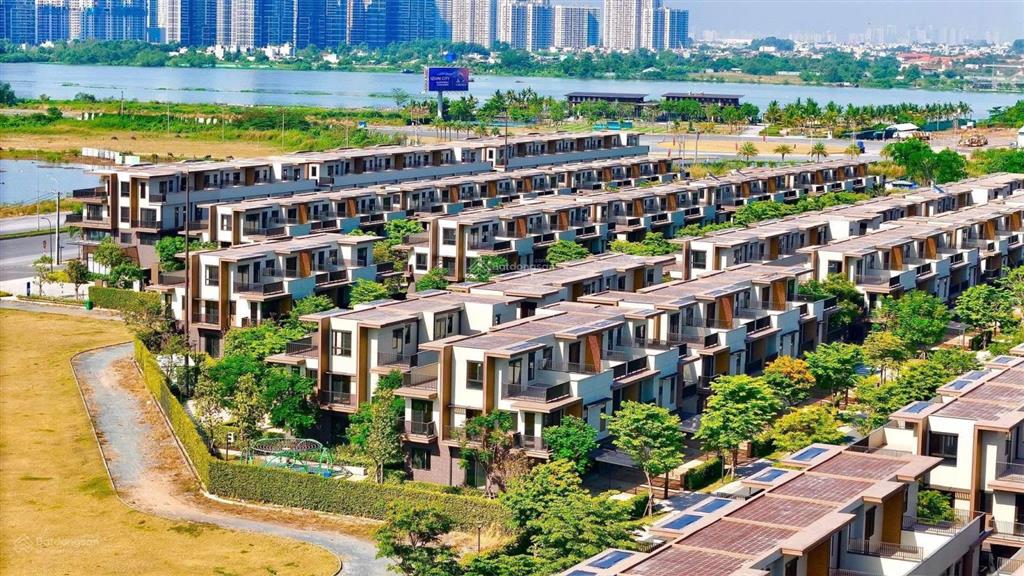 Nhà phố 8m x 20,5m có nhà sẵn, phân khu 1a1  izumi city. nhận nhà làm sổ hồng ngay. hỗ trợ vay