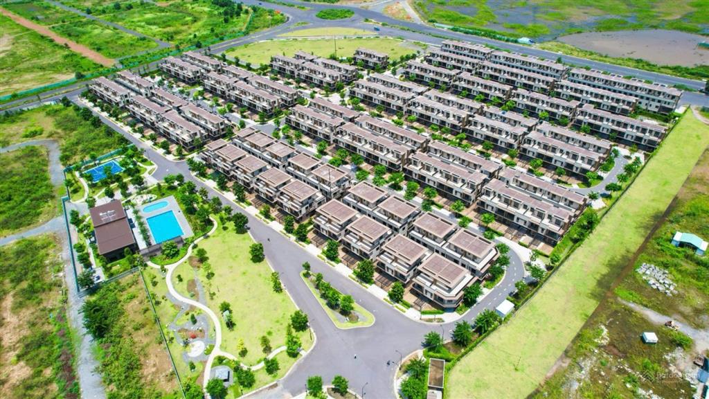 Nhà phố 8m x 20,5m có nhà sẵn, phân khu 1a1  izumi city. nhận nhà làm sổ hồng ngay. hỗ trợ vay