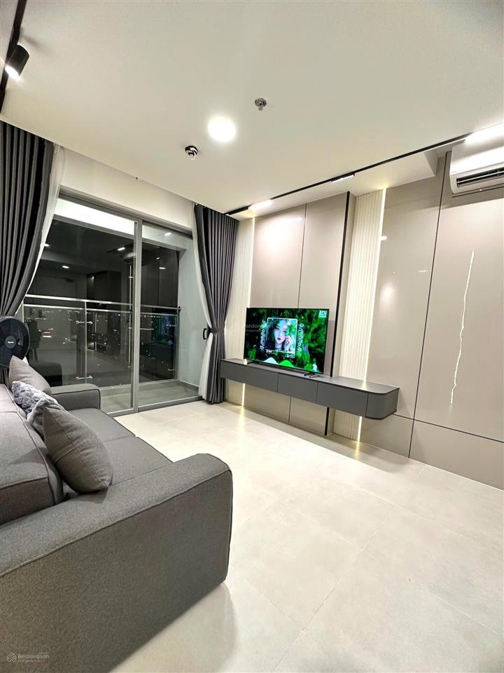 Cho thuê căn hộ chung cư 2pn 2wc urban green giáp bình thạnh đối diện vạn phúc city