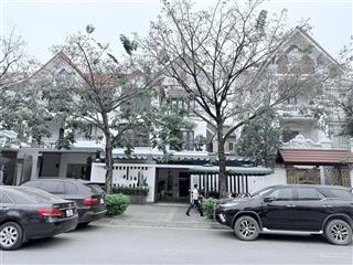 Cho thuê biệt thự phạm văn đồng, 250m2, 4 tầng, mt 12m, đường rộng 40m