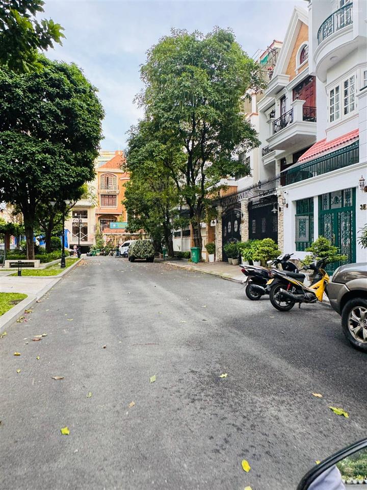 Biệt thự đẹp 445m2 giảm 10 tỷ về 79 tỷ có hồ bơi sân vườn ở liền khu compound ngay sân bay tân bình