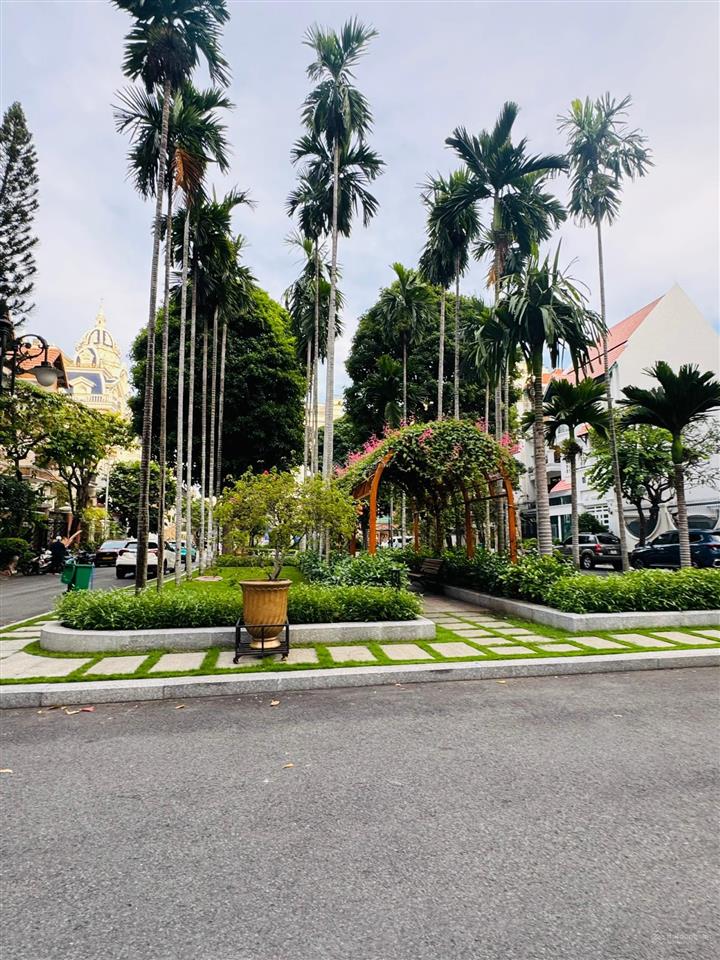 Biệt thự đẹp 445m2 giảm 10 tỷ về 79 tỷ có hồ bơi sân vườn ở liền khu compound ngay sân bay tân bình