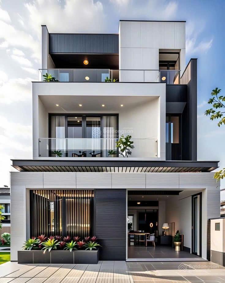 Bán nhà mặt tiền thân nhân trung  3 tầng 3 mê  dt khủng 140m2  mặt tiền lực lưỡng hơn 7m