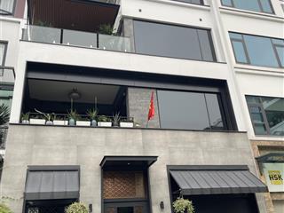 Cho thuê nhà phân lô tại trần quốc hoàn. dt 65m2 * 5 tầng. mt 5 m, nhà mới, hạt dẻ 28 triệu/th