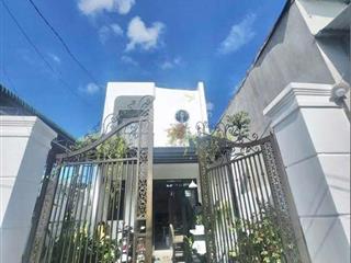 Nhà mới xây 120m2 ngay tt thủ dầu một  shr sang tên ngay  có sẵn nội thất