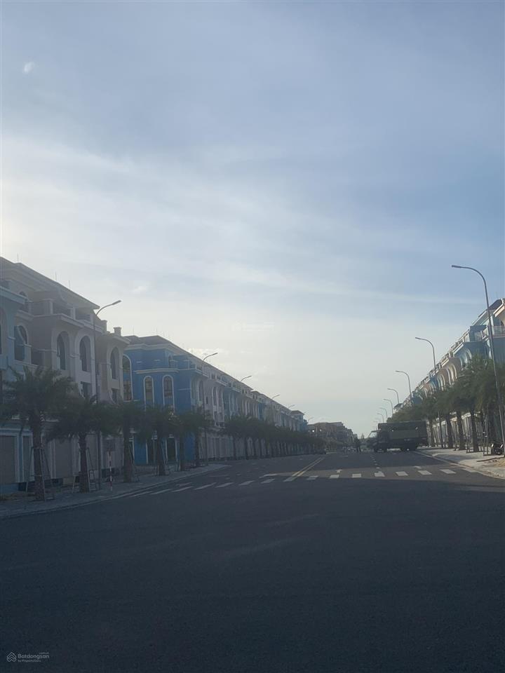 Shophouse cách biển 100m giãn cách tiến độ, hạ tầng đã hiện hữu. đã có cư dân vào ở, đúng như video