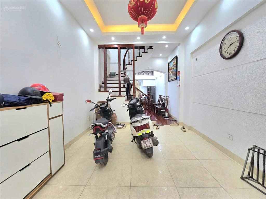 Hot! nhà phố đông các, 1 phút ra ga metro, cạnh khu hoàng cầu, ngõ to kinh doanh đỉnh