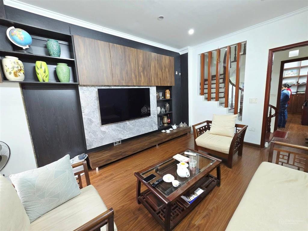 Hot! nhà phố đông các, 1 phút ra ga metro, cạnh khu hoàng cầu, ngõ to kinh doanh đỉnh