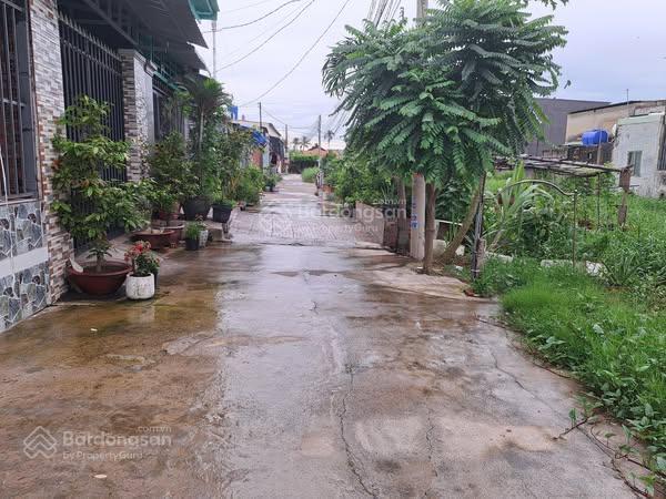 Đất mặt tiền đường bê tông 3m, 4x30 ( 120m2), giá 980 triệu, shr, ngay chợ chiều, đức hòa đông