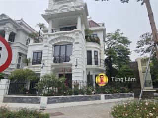 Góc 2 mặt tiền tây nam  đông nam. ciputra 4 tầng thang máy, dt 305m2  nguyễn hoàng tôn
