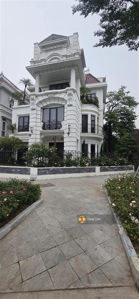 Góc 2 mặt tiền tây nam  đông nam. ciputra 4 tầng thang máy, dt 305m2  nguyễn hoàng tôn