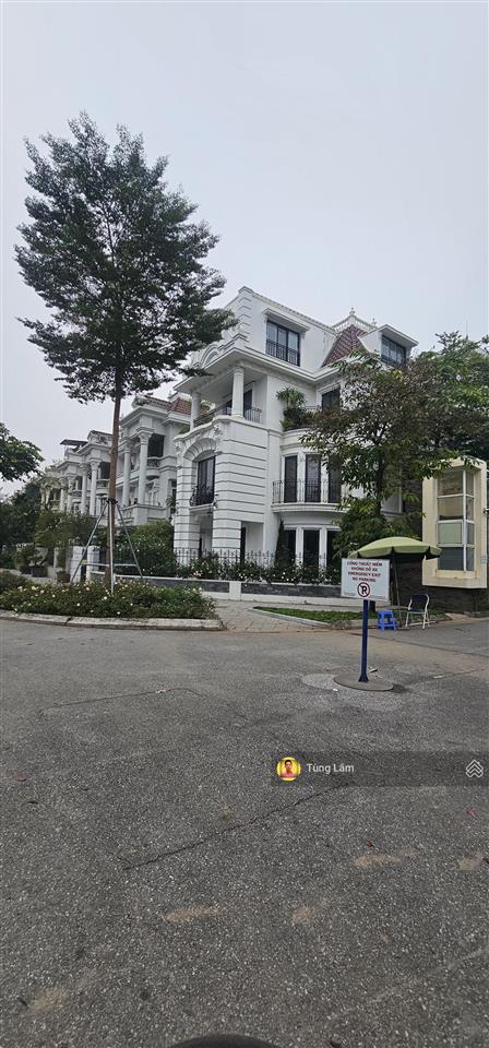 Góc 2 mặt tiền tây nam  đông nam. ciputra 4 tầng thang máy, dt 305m2  nguyễn hoàng tôn