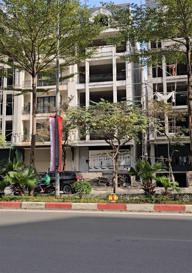 Bán nhà mặt phố 55 trần thái tông. dt 352m2 x8t  mt 8m  giá 280 tỷ