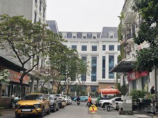 Mặt tiền 16m  building 8 tầng mặt vườn hoa trần thái tông, duy tân  kđt mới cầu giấy