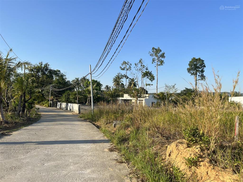 Bán 653.8m2 bến tràm, sổ đỏ có 70m2 thổ cư, lộ xóm lưu thông 7m, giá cực ngộp chỉ 3,5tr/m2