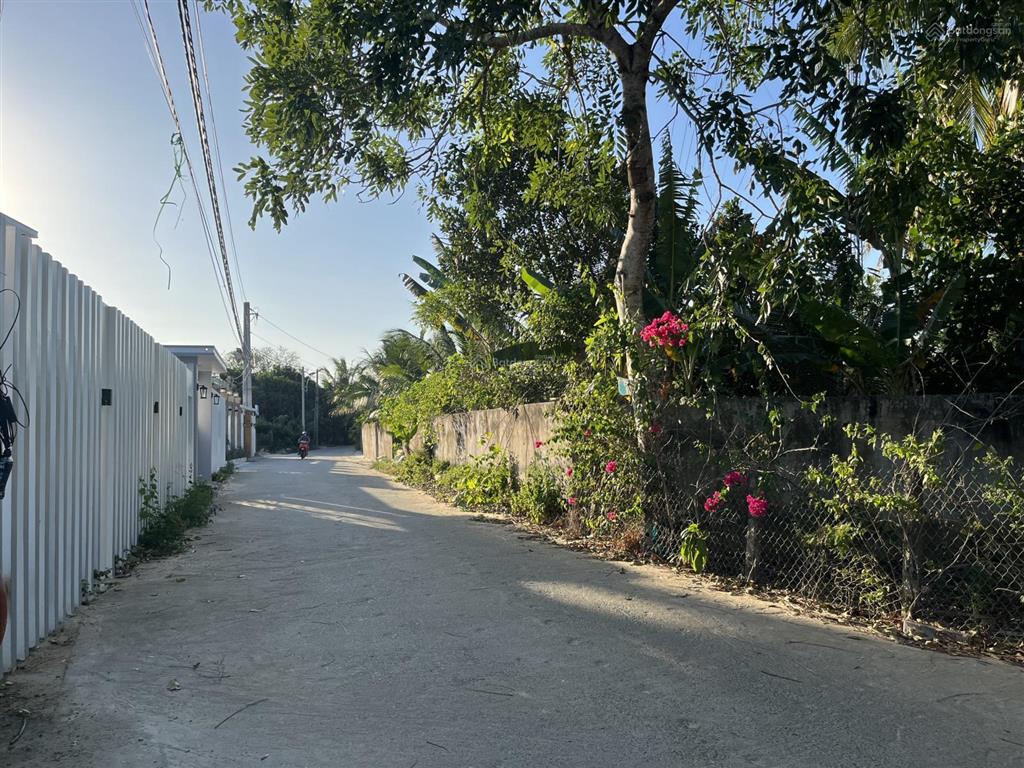 Bán 653.8m2 bến tràm, sổ đỏ có 70m2 thổ cư, lộ xóm lưu thông 7m, giá cực ngộp chỉ 3,5tr/m2