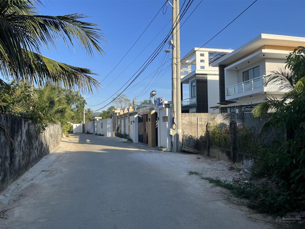 Bán 653.8m2 bến tràm, sổ đỏ có 70m2 thổ cư, lộ xóm lưu thông 7m, giá cực ngộp chỉ 3,5tr/m2