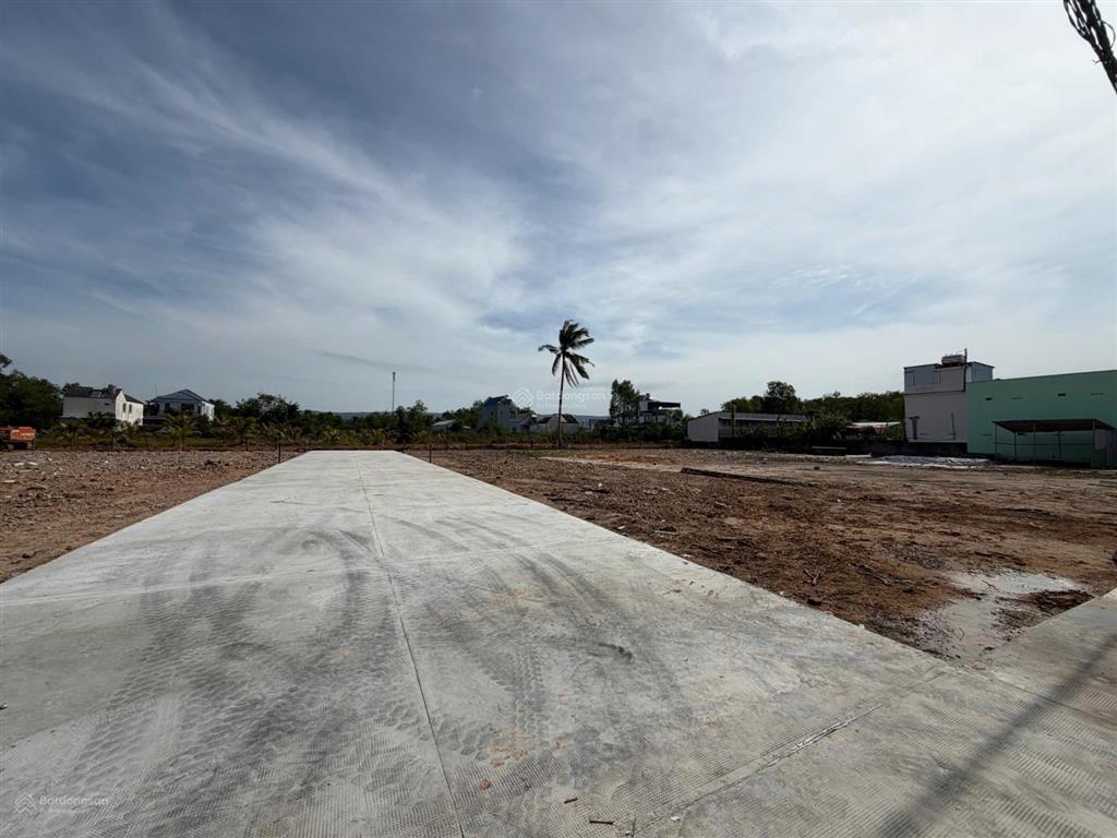 Bán lô góc 400m² đường cây thông trong, giá cực tốt chỉ 2,3 tỷ, trước mặt đường 7m siêu rộng