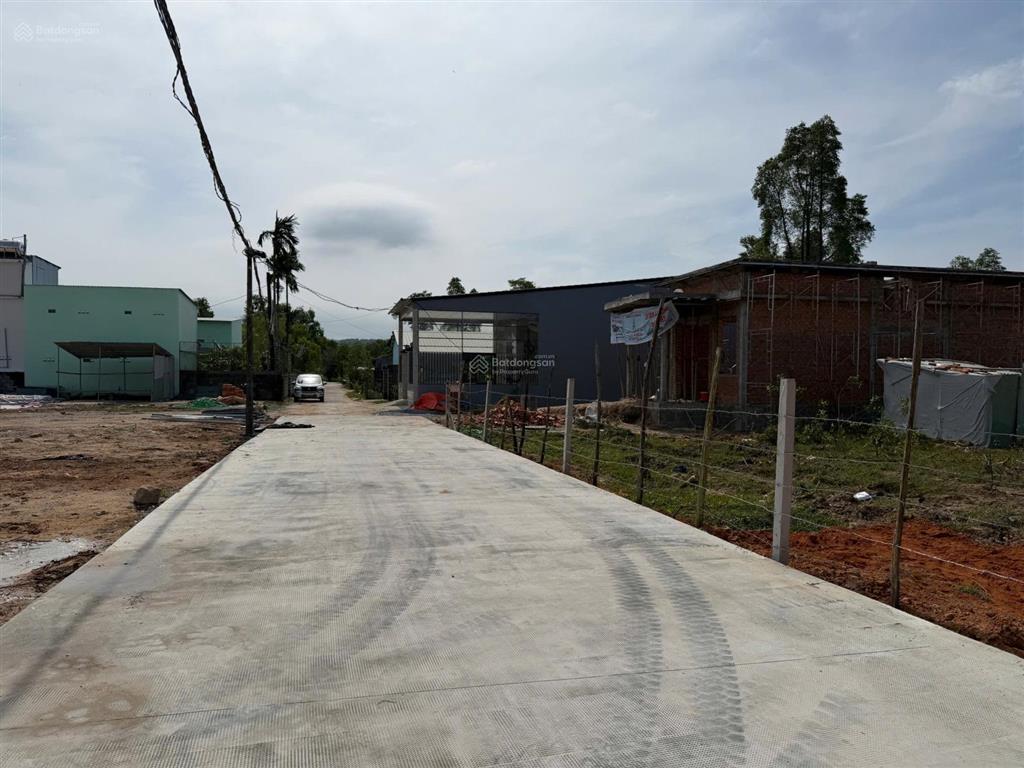 Bán lô góc 400m² đường cây thông trong, giá cực tốt chỉ 2,3 tỷ, trước mặt đường 7m siêu rộng