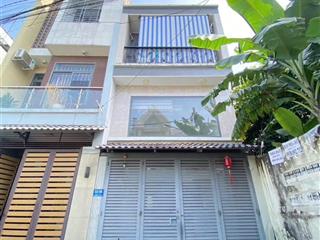 Tôi cần bán căn nhà ngay chợ thủ đức nhà 3 tầng, 3 pn hẻm oto 6m rộng rãi mua ở hay đầu tư đều tot