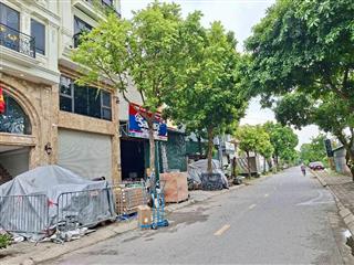 Đất việt hưng, vỉa hè ô tô tránh, 175m, mặt tiền 7m giá chỉ 28,8 tỷ. quá hợp lý để đầu tư