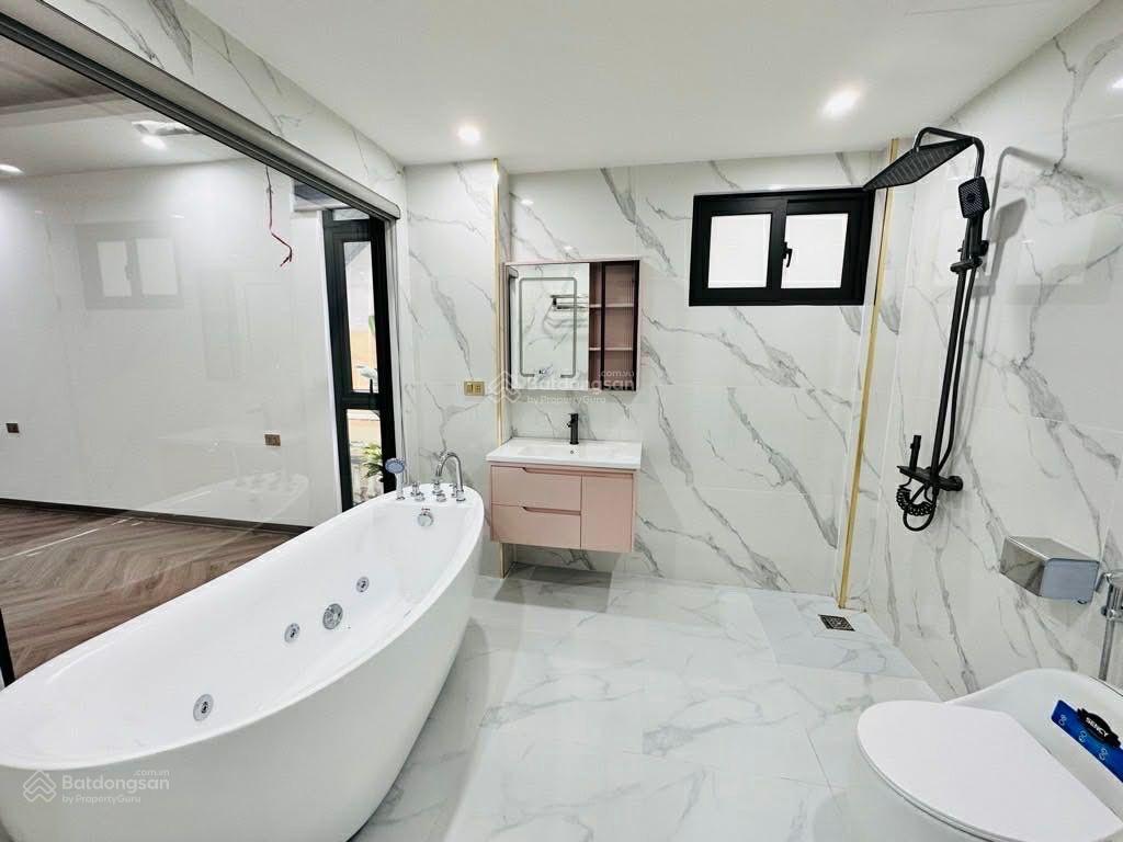 Bán gấp siêu phẩm phường việt hưng, 7 tầng thang máy, kinh doanh bất chấp, giá đầu tư